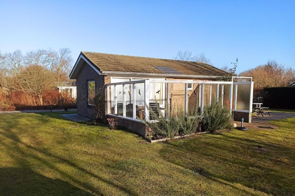 Vakantiehuis Hollum Ameland Dichtbij Strand En Met Ruime Tuin - Ameland39 Nl Exterior photo